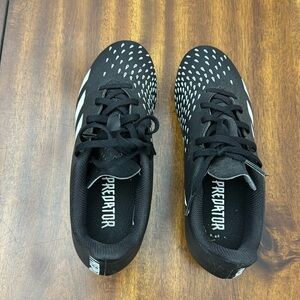 Adidas Boy's Predator Freak Soccer Cleats size 4.5